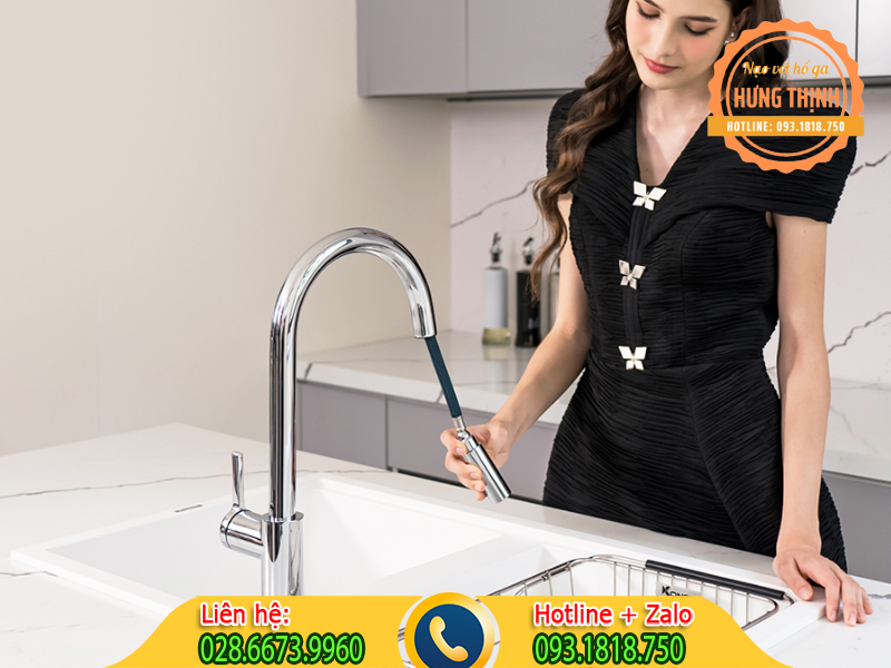 Xử l&yacute; th&ocirc;ng nghẹt lavabo cho kh&aacute;ch h&agrave;ng.