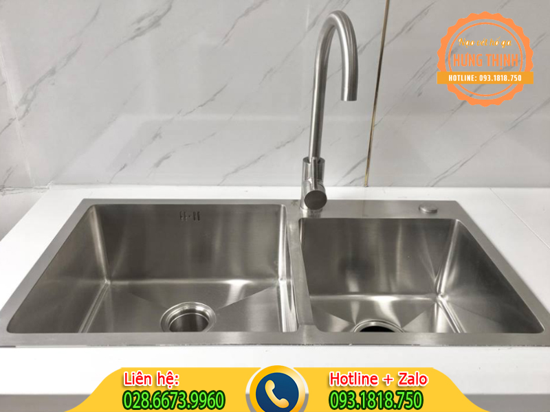 Thi c&ocirc;ng th&ocirc;ng nghẹt lavabo.